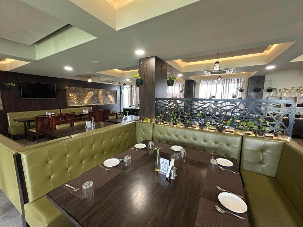 Hotel Shivalik - Mehsana Mahesana 外观 照片